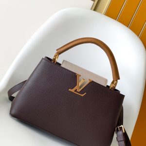 p125031.05 x 20.0 x 11.0 cm (L x H x W)27.0 x 17.3 x 9.0 cm (L x H x W)21.0 x 13.6 x 8.0 cm (L x H x W)•Taurillon calf leather•Calf leather trim•Cowhide leather lining•Metal hardware•Flap can be positioned inside or outside•Zippered interior pocket•Interior patch pocket•Metal studs•Holds smartphone, LV Vertical wallet, headphones, and keys•Shoulder strap: Detachable, adjustable•Strap half-length: 45.5 cm•Strap half-length adjustable to: 53.0 cm•Handle: Single handle